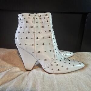 Sam Edelman Roya white booties silver studs cone heel pointed toe flashy size 8